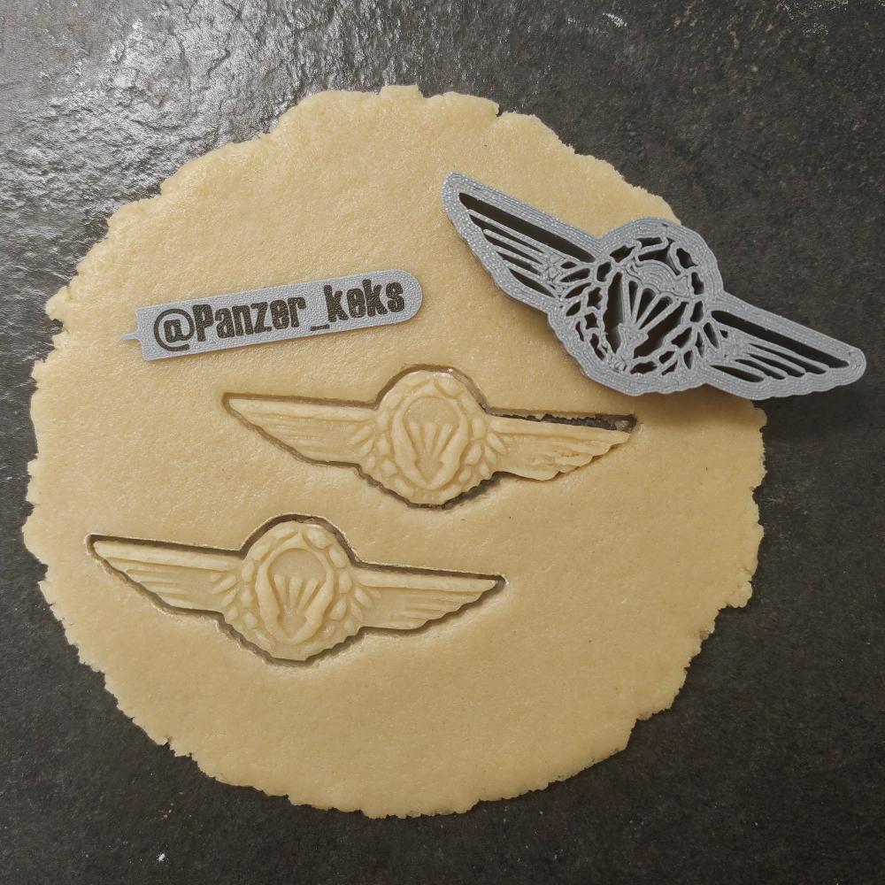 Keksausstecher des Springerabzeichens der Fallschirmjägertruppe der Bundeswehr
